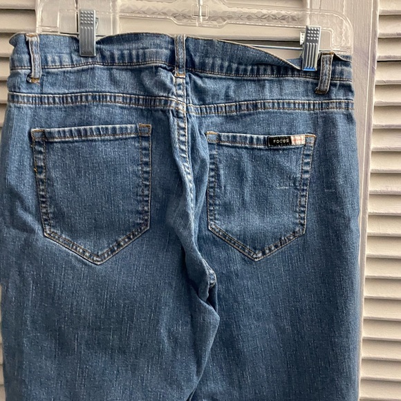 Focus jeans with blue flower appliqué - Picture 4 of 6